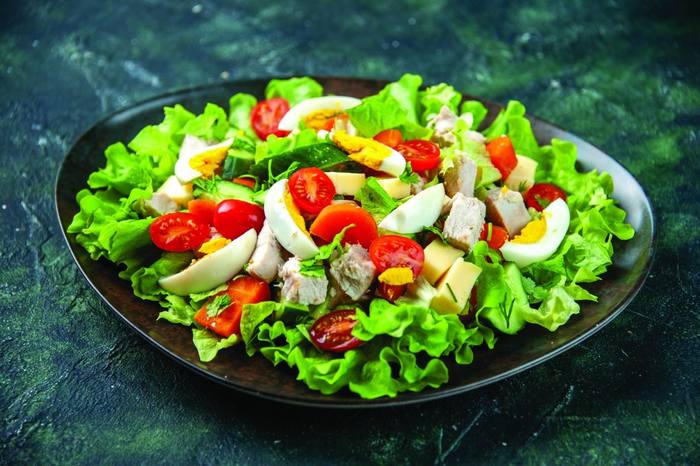Fresh Turmeric house salad with grilled chicken
